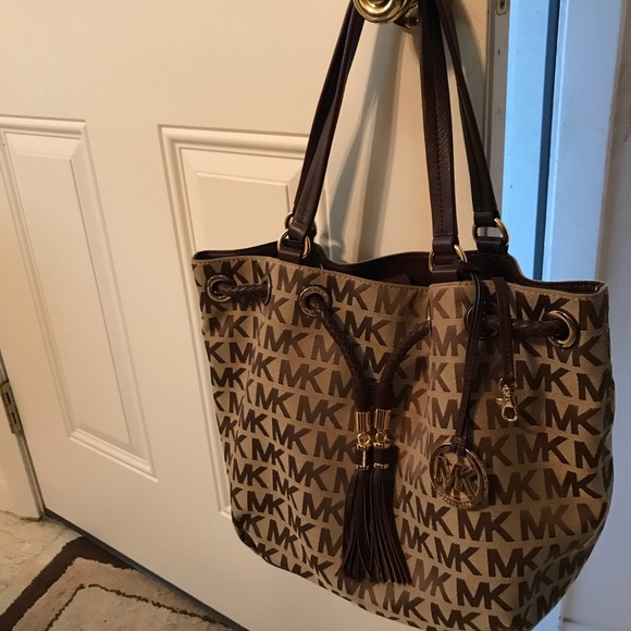 Micheal kors purse - Picture 1 of 2